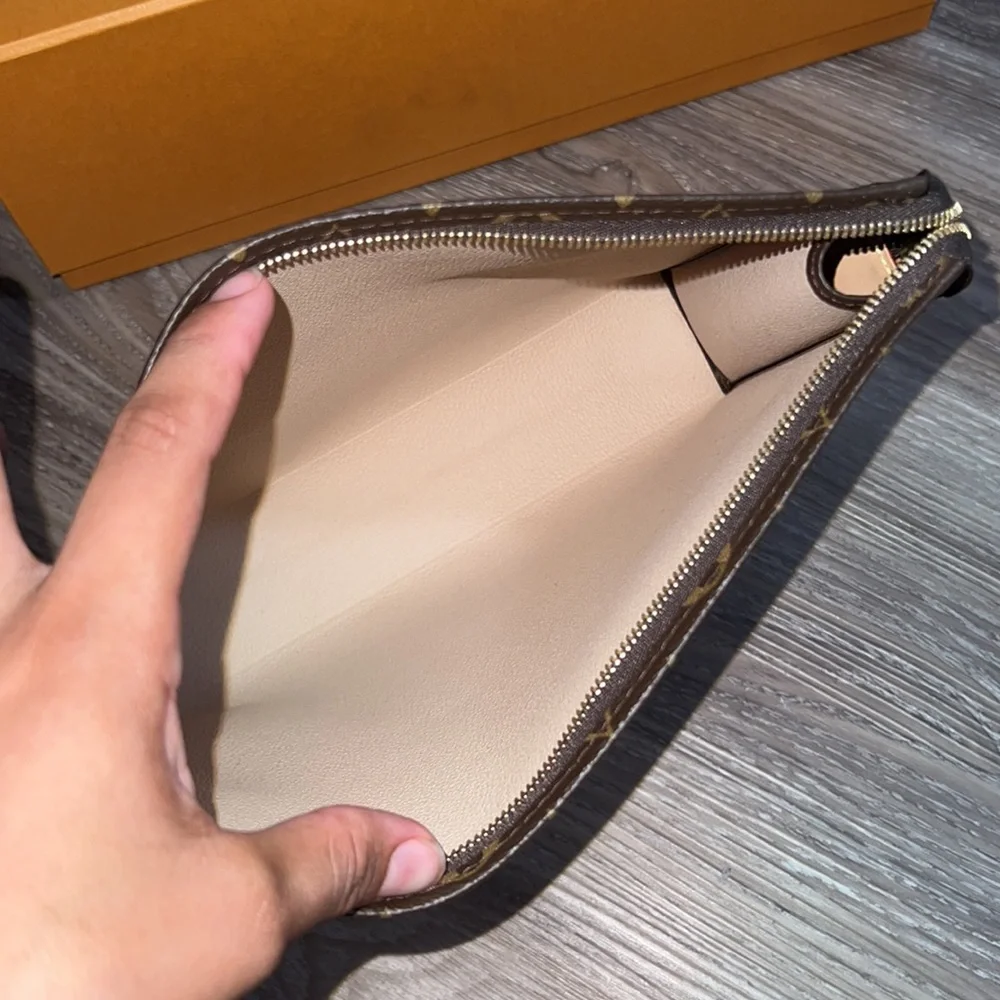 Louis Vuitton toiletry 26 in monogram